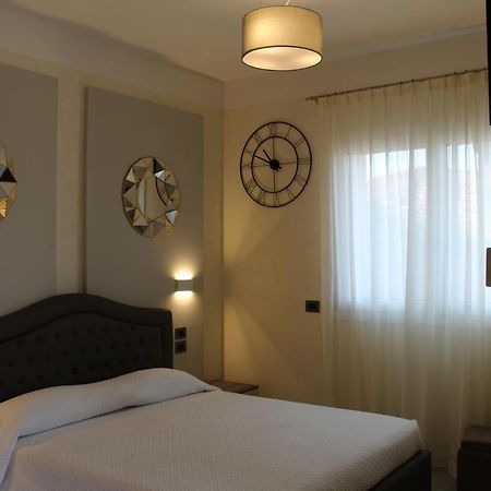 Villa Martina Luxury Rooms Desenzano del Garda Exterior photo