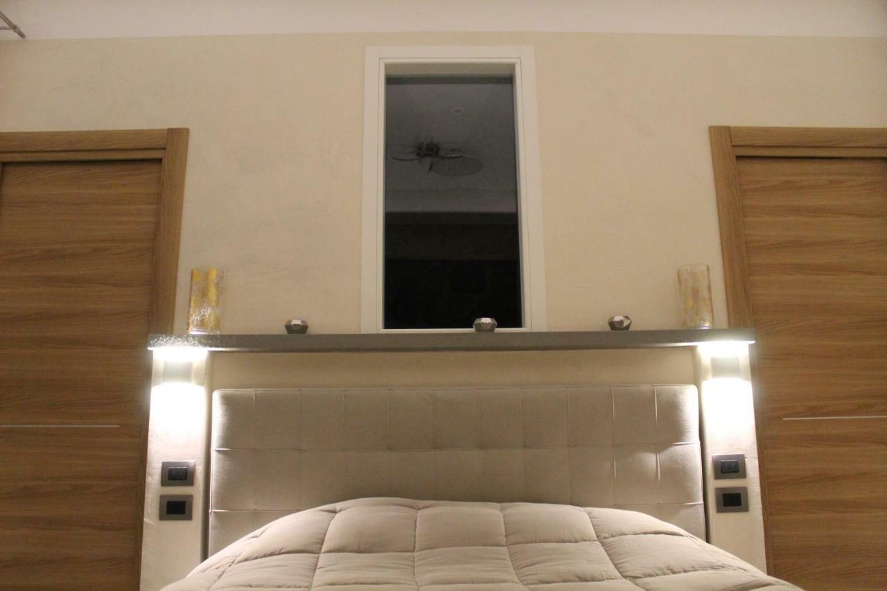 Villa Martina Luxury Rooms Desenzano del Garda Exterior photo